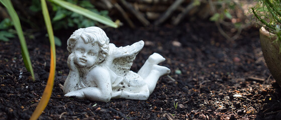 Small angel figure lying on the floor with a small focus plane
