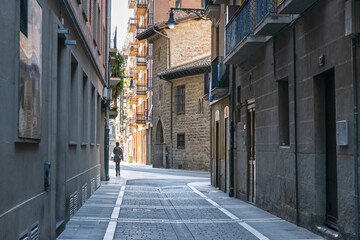 Walking through the Old Town of Pamplona. Ansoleaga. Cámara de Comptos