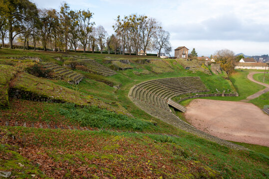 The amphitheater of Autun. Construction of the largest Roman amphitheater of its time, able to accommodate up to 20,000 spectators. French in Burgundy