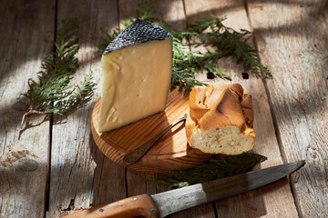 Semi-cured sheep cheese