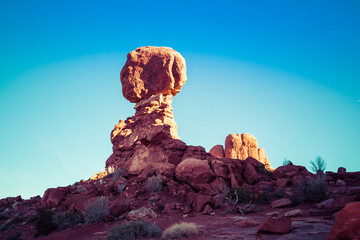 Fototapeta na wymiar Balanced Rock in Arches National Park in the state of Utah in the United States.