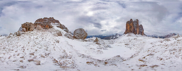 Drei Zinnen Rundwanderweg in den Dolomiten