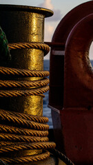 Mooring cable on the ship's bollard