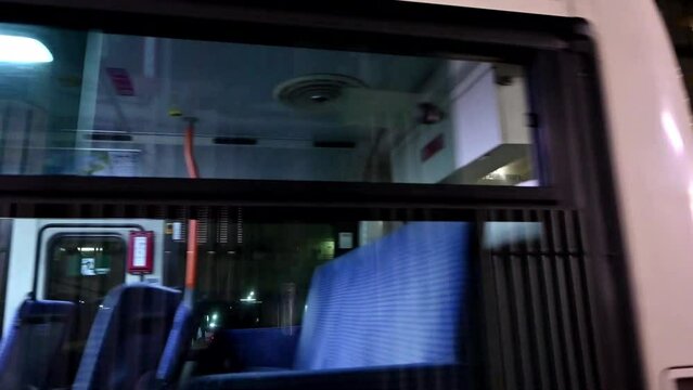 バス到着