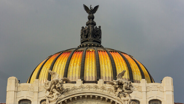 Esculturas y detalles del Palacio de Bellas Artes de la Ciudad de M&eacute;xico