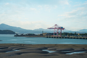 The scenery of Incheon, Seo-gu, Korea, and the crane