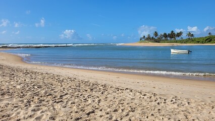 Barco sobre o Rio Sauípe na Bahia, Brasil
