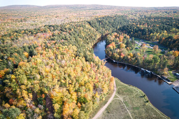Obraz premium Aerial view of a river in the early autumn