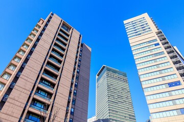 Fototapeta premium 愛知県名古屋市 西柳公園から見上げたビル群