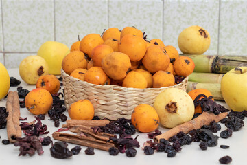 frutas para ponche, tejocote, guayaba, canela, pasa,ciruela,caña,jamaica,manzana
