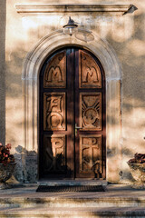 drzwi do kościoła