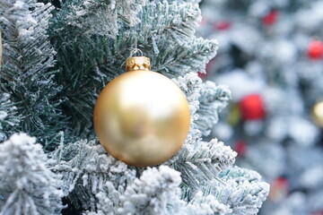 Fototapeta na wymiar Balls on the Christmas tree in the new year