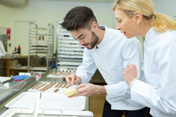 Obraz premium artisan chocolate making