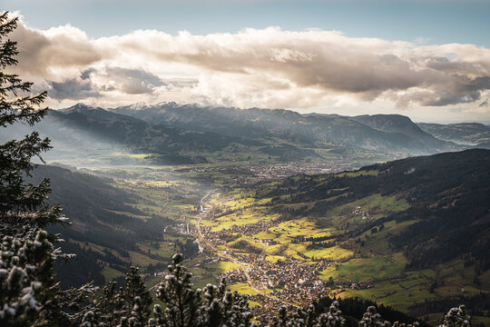 Blick vom Iseler auf Bad Hindelang im Allg&auml;u
