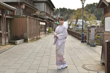 小江戸佐原の町並みと若く美しい着物姿の女性