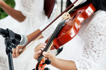 picture of young asian girl is playing the violin, close up   