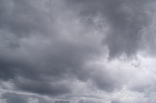 Gray skies with stratus clouds | Ciel gris avec des stratus