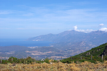 Fototapeta na wymiar Panorama sur la Méditerranée depuis les montagnes corses