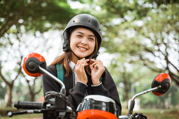 Safety of students wearing helmet straps when riding motorbikes to school