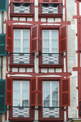 Fototapeta na wymiar old red windows