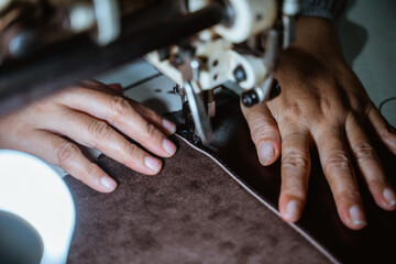 The process of sewing leather tanned leather craft materials using a sewing machine
