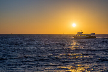 Fototapeta na wymiar Beautiful sunset in the middle of the atlantic ocean