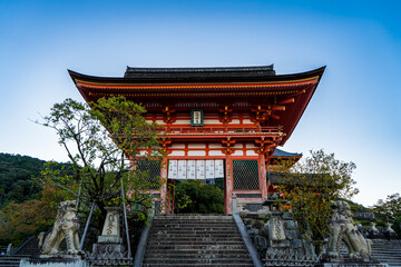 京都の清水寺の仁王門