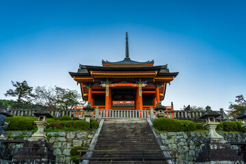 Obraz premium 京都の清水寺の仁王門