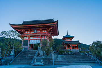 京都の清水寺の巨大な鐘楼