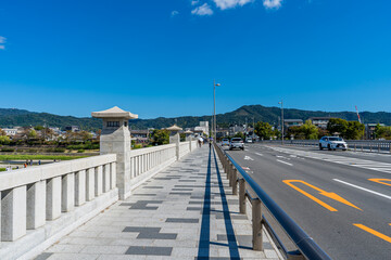 Obraz premium 京都の下鴨宮河町にある鴨川デルタの風景