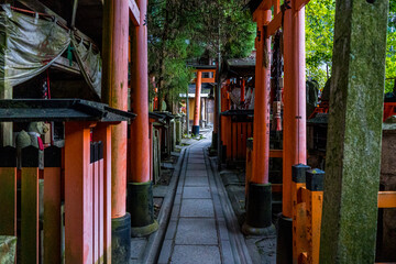 Fototapeta na wymiar 千本鳥居で有名な、京都の伏見稲荷大社の風景