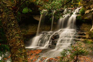 Fototapeta na wymiar Hidden waterfall 