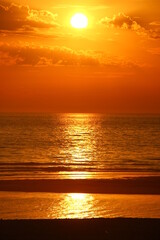 Fototapeta premium Couché de soleil orange - France