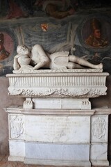 Napoli - Monumento funebre di Gaspare Siscaro nel chiostro della Chiesa di Santa Maria La Nova