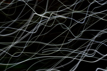 黒い背景にライトが描く抽象的な模様