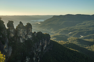 Sunrise at three sisters in blue mountains national park