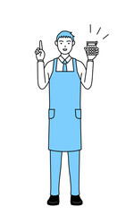 電卓を持って指さすエプロンを着た男性