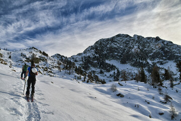 The traces of skiers engaged in the ascent of the snowy mountain