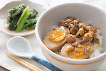 台湾グルメ「魯肉飯（ルーローハン）」