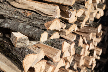 積み上げた薪