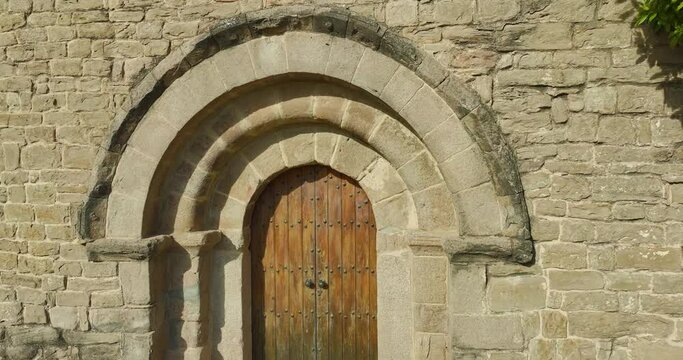 Church of San Ramon de Soberana de Ferrans, Romanesque from the 12th century, with a plan with two naves, and apses with a quarter sphere vault. The access door in the south wall, formed by three semi