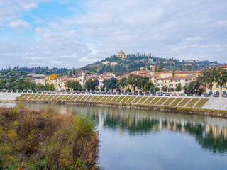 Obraz premium River with bridge of Verona city