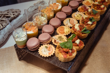 plateau de verrines et petit four de traiteur