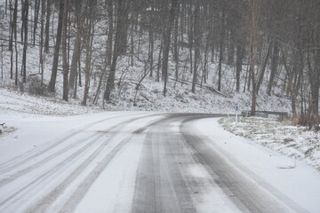 Obraz premium Snow covered rural road