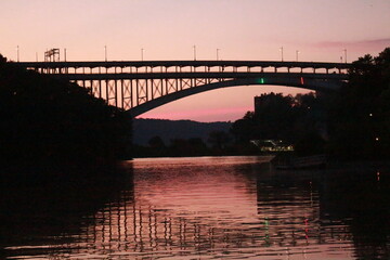 Fototapeta na wymiar Inwood Bridge at sunset