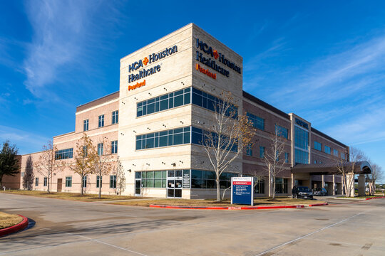 Pearland, Texas, USA - February 14, 2022: HCA Houston Healthcare building in Pearland, Texas, USA. 
HCA Houston Healthcare is a provider of health care. 