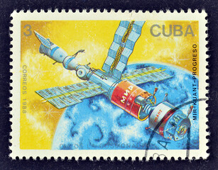 Cancelled postage stamp printed by Cuba, that shows Orbital complex Mir-Kuant, Satellites and Space...