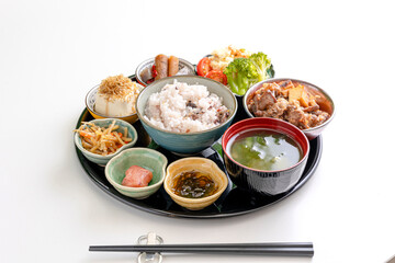 彩りが沢山ある和食、朝食、定食