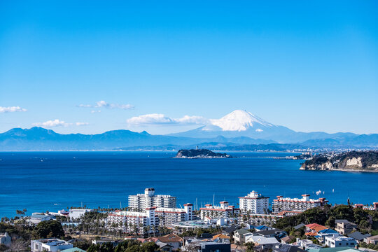 神奈川県逗子市披露山からの湘南江ノ島と富士山