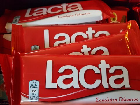 lacta chocolate milk greek packing